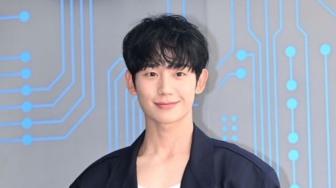 Jung Hae In Diincar Perankan Agen Properti VIP di Drama Lucky Seoul