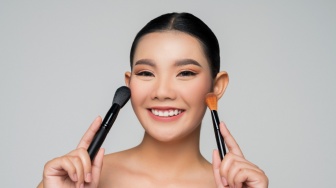 Cara Pilih Cushion untuk Kulit Berminyak, Lengkap 2 Rekomendasi Terbaik