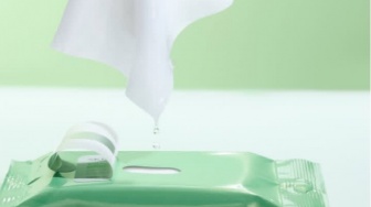 4 Acne Cleansing Tissue, Solusi Sat-set Bersihkan Makeup dan Lawan Jerawat