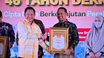 Andi Sudirman Terima Penghargaan Dekranas, Mendagri Puji Sulsel Sebagai Tuan Rumah