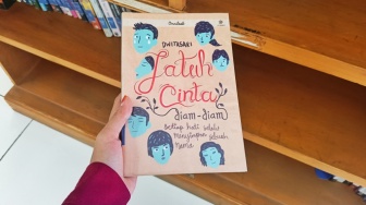 Merayakan Patah Hati Paling Senyap di Buku Jatuh Cinta Diam-Diam