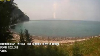 Gunung Anak Krakatau 'Batuk' 19 Kali dalam Sebulan: Selat Sunda Berstatus Siaga