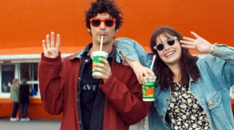 Sinopsis Mile End Kicks, Film Romcom Berlatar Dunia Musik Indie Rock
