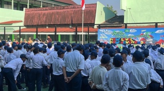 Sekolah Dilarang Paksa Siswa Pakai Seragam Baru, MPLS Tak Boleh jadi Ajang Perundungan