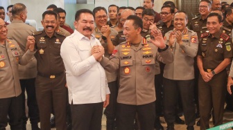 Di Tengah Sorotan, ST Burhanuddin dan Listyo Sigit Tunjukkan Kekompakan