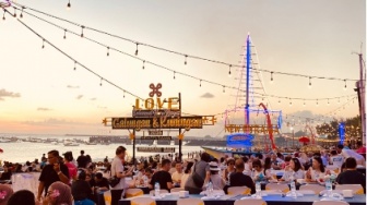 Menikmati Seafood Segar dengan Panorama Sunset yang Ikonik di New Furama