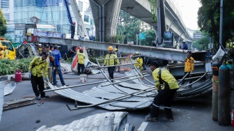 JPO Tendean Dibongkar Total Usai Dihantam Truk Alat Berat