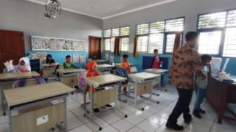 Ketika SD Negeri di Jogja Kekurangan Murid, Guru Patungan demi Tetap Bisa Bermimpi