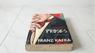 Dihukum Tanpa Tahu Kesalahan: Sisi Gelap Birokrasi dalam Mahakarya Franz Kafka