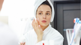 5 Moisturizer Vitamin C untuk Kulit Kusam, Ampuh Samarkan Noda Hitam!