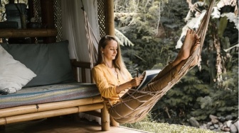 Slow Living Bagi Gen Z: Tren Viral atau Cara Bertahan dari Tekanan Hidup?