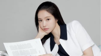 4 Ide OOTD Downtown Chic Style ala Son Na Eun yang Effortless Abis!