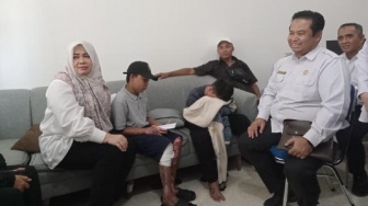 Santri Korban Pembakaran Mulai Menulis Tapi Malu Masuk Sekolah