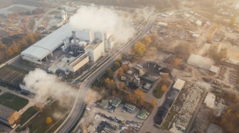 Indonesia Dinilai Terjebak 'Carbon Lock-in', Mengapa Target Energi Bersih Berisiko Sulit Tercapai?