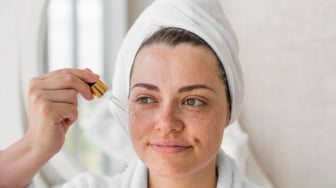 Serum Apa yang Bisa Menghilangkan Flek Hitam? Ini 3 Rekomendasi Terbaik sesuai Review dan Harga