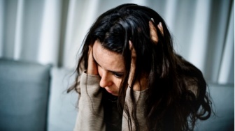 Teringat Rekan Kerja Cantik yang Selalu Menunduk: Pahitnya Menjadi Target Catcalling