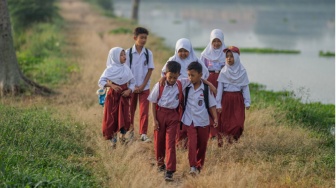 Pendidikan Dianaktirikan: Mengapa Indonesia Masih Pelit Investasi pada Otak Rakyatnya?