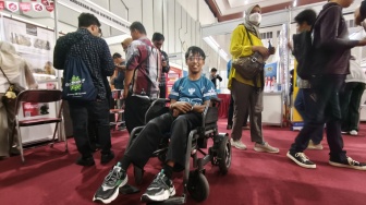 Dari Atas Kursi Roda, Yuda Tak Lelah Berburu Mimpi di Job Fair Yogyakarta