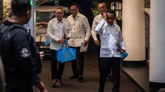 Prabowo Kumpulkan Menteri, Nasib MBG & Koperasi Desa Merah Putih Dibahas
