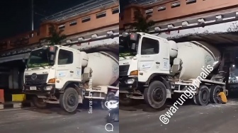 Jembatan KA Matraman Aman, Tak Ada Kerusakan Struktur Usai Truk Molen Tersangkut