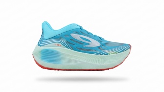 6 Sepatu Lari Lokal Warna Biru dengan Teknologi Penunjang Kenyamanan