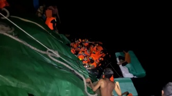 Detik-detik Dramatis Evakuasi Korban Kapal Tenggelam di Perairan Sulawesi Selatan