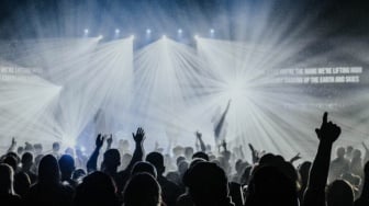 Standar Ganda Idol K-Pop : Kenapa Idol Laki-Laki Lebih Mudah Dimaafkan?