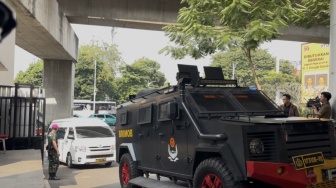 Tersangka Don Ritto Dikawal Rantis Brimob saat Tiba di Kejagung, Emas hingga Brankas Ikut Dibawa