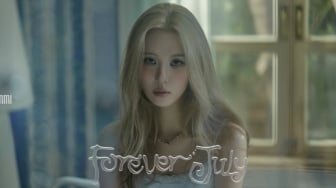 Rilis Forever July, Sunmi Bandingkan Sensasi Jatuh Cinta bak Hujan Deras