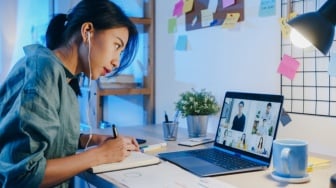 Dilema Pekerja Digital Masa Kini: Saat Jam Kerja Tak Lagi Punya Batas