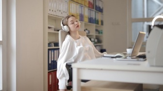 Hustle Culture Adalah Jebakan, Ini Alasan Kenapa Kamu Perlu Berhenti Sejenak