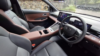 Geely Auto Rilis Teknologi Pengisian Daya Baterai Mobil Listrik Berbasis AI