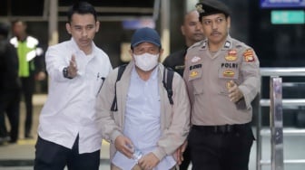 Terjaring OTT, Bupati Lombok Barat Lalu Ahmad Zaini tiba di KPK