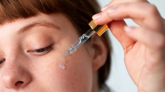 5 Serum Penghilang Bekas Jerawat di Bawah Rp50 Ribu, Ampuh Cerahkan Wajah Sesuai Review