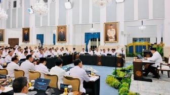 Tak Lagi Disamping Prabowo, Kursi Wapres Gibran Geser Sejajar Menteri di Sidang Kabinet