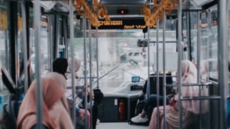 Kenapa Pindah ke Transportasi Umum Itu Investasi Buat Bumi?
