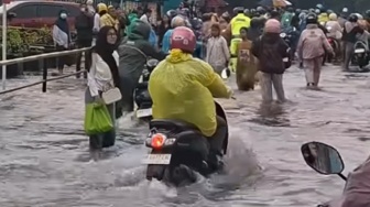Hujan Deras Guyur Pekanbaru, Jalan Sudirman dan Jalan Diponegoro Banjir