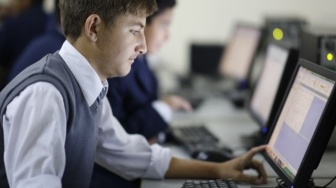 Literasi Digital: Keterampilan Baru yang Wajib Dimiliki Siswa