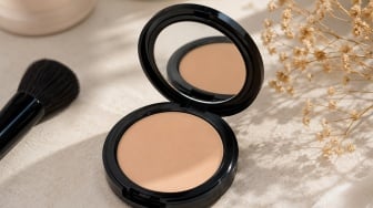Warna Bedak Beige Cocok untuk Kulit Apa? Ini Cara Pilih Shade yang Benar Tanpa Test Tangan