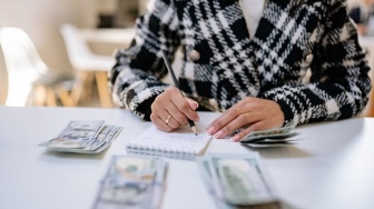 Dari Boros ke Bijak: Tren Financial Glow Up yang Jadi Gaya Hidup Baru Gen Z