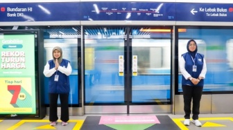 Jatuh Cinta pada MRT Jakarta dan Semangat Baru Bertransportasi Umum