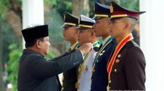 Prabowo Beri Peringatan Keras ke Perwira Baru: Makanmu Dari Rakyat!
