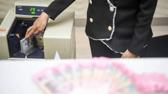 Rupiah Perkasa di Tengah Pelemahan Dolar AS, Dibuka Menguat ke Rp17.912
