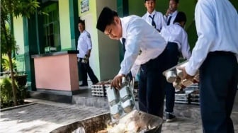 Viral Video Siswa MTsN 4 Bondowoso Buang MBG ke Gerobak, Kepsek Beri Penjelasan Utuh