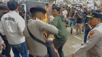Demo Desak Penahanan Febrie Adriansyah di Kejagung Berujung Ricuh