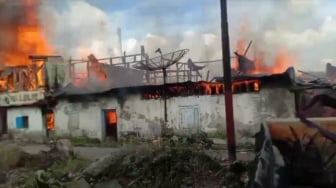 Kebakaran Hanguskan 15 Toko di Pasar Kayu Tanam Padang Pariaman