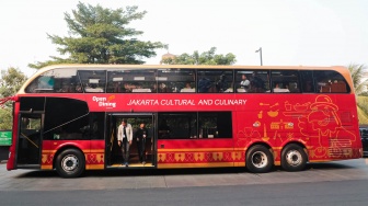 Sensasi Baru Wisata Jakarta: Santap Malam di Atas Bus Sambil Dengar Biola dan Cerita Sejarah