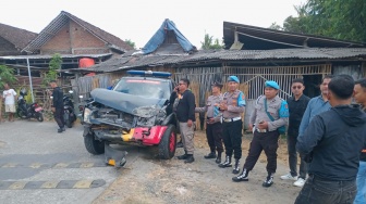 Mobil Brimob Terserempet KA Bandara di Sedayu, Begini Kronologinya