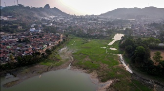 Situ Ciburuy Mulai Mengering, Daratan Muncul di Tengah Danau