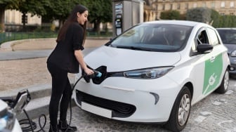Beralih ke Mobil Listrik? Ini Panduan Cara Merawatnya agar Tetap Optimal dan Awet